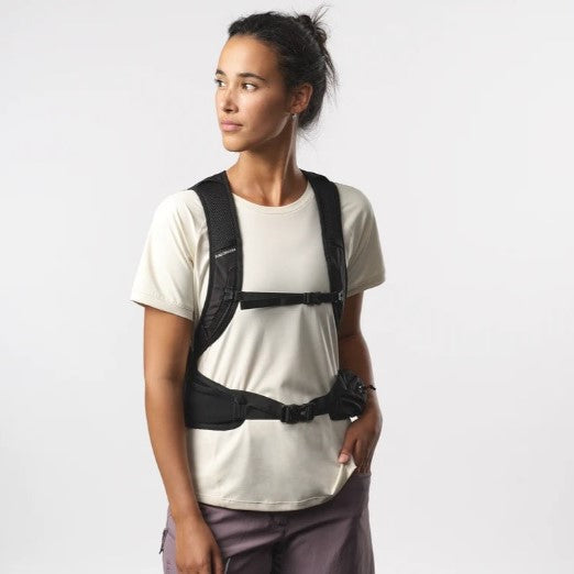 SALOMON ( サロモン ) TRAILBLAZER 20 | ユニセックス | ハイキングバッグ | リュック | リュックサック | バックパック | デイパック | ハイキング | 通気性 | アウトドア | 登山 | キャンプ | 20L | 軽い | 通勤