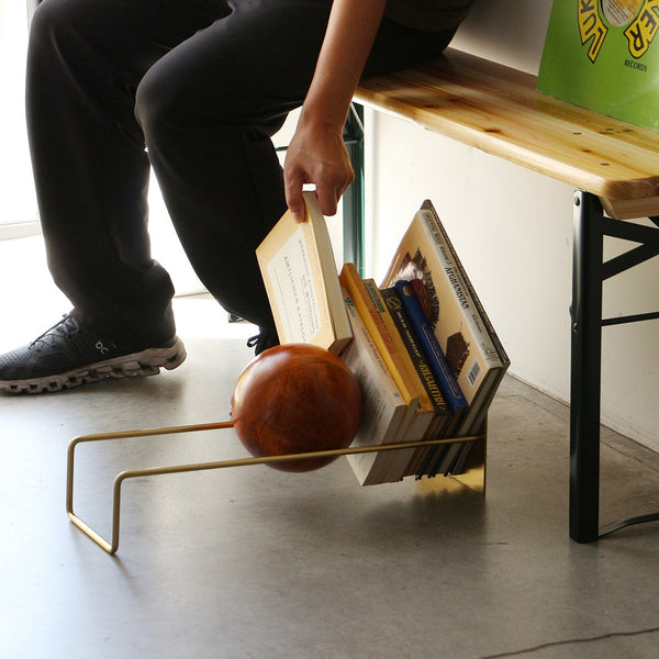 DETAIL ( ディテール ) Slope Bookend " Gold "スロープブックエンド " ゴールド " | 無垢材 | ボール フレーム | 本を飾る | 本立て | 木製ボール | オシャレ | シンプル | 存在感 | H0091GD | でぃてーる