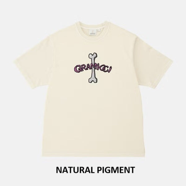 GRAMICCI ( グラミチ ) ボーンTシャツピグメントダイ Tシャツ 半袖Tシャツ カットソー クルーネック ユニセックス トップス コットン ピグメントダイ ヴィンテージライク 古着風 カジュアル アウトドア キャンプ レジャー タウンユース 春夏 グラミチTシャツ G6FM-T100