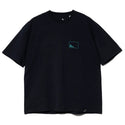 go slow caravan ( ゴースローキャラバン ) USA/C スクエアLOGOバックプリントゆったりTEE MENS メンズ Tシャツ 半袖 カジュアル 綿100％ ワンポイント バックプリント ウーパールーパー 361915B