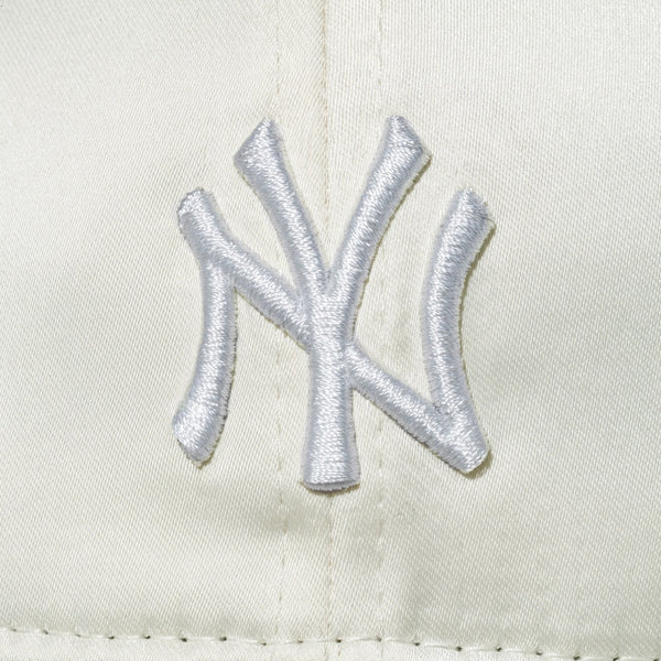 NEW ERA ( ニューエラ ) 9TWENTY White Day ニューヨーク・ヤンキース クローム | 帽子 | キャップ | サテン | クロスストラップ | サイズ調整 | ユニセックス | お出かけ | オシャレ | アウトドア | キャンプ | 14908286 | にゅーえら