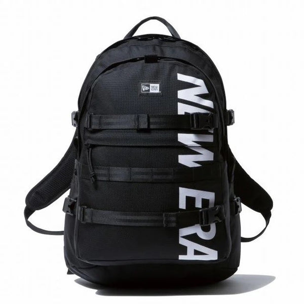 NEW ERA ( ニューエラ ) キャリアパック 35L プリントロゴ ブラック × ホワイト | リュック | バックパック | デイパック | アウトドア | キャンプ | 通勤 | 通学 | サイドポケット | 収納ポケット | にゅーえら | 14521347 | 登山