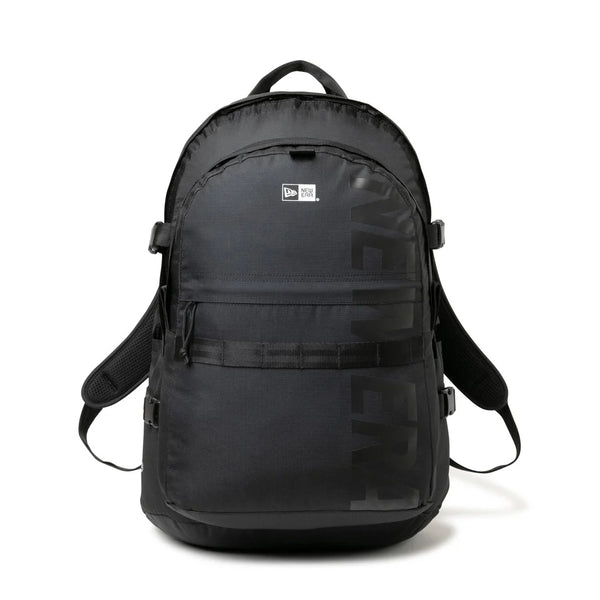 NEW ERA ( ニューエラ ) キャリアパック 35L ライトウェイト プリントロゴ ブラック × ブラック | リュック | リュックサック | バックパック | デイパック | 旅行 | 通勤 | 通学 | 14521350 | 大容量 | アウトドア | キャンプ | にゅーえら