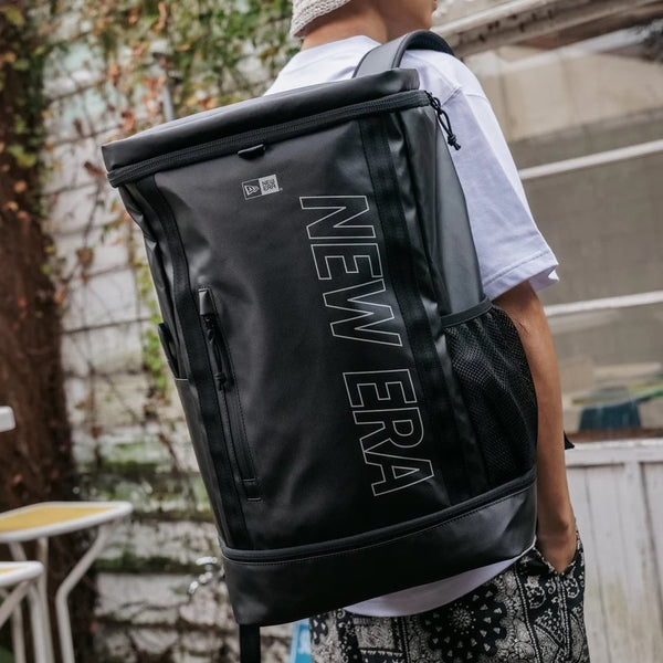 NEW ERA ( ニューエラ ) ボックスパック 32L TPU プリントロゴ アウトライン ブラック × リフレクトシルバー | リュック | リュックサック | バックパック | 通勤 | 通学 | アウトドア | PC収納 | 靴収納 | 14521358