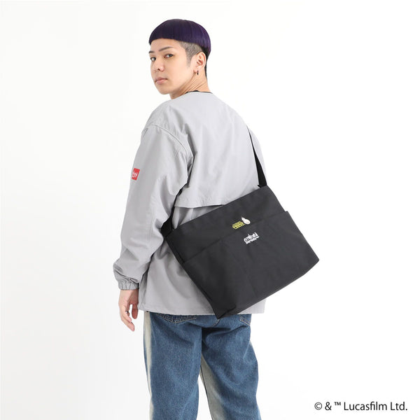 Manhattan Portage ( マンハッタンポーテージ ) CLEARVIEW SHOULDER BAG BACK POCKET THREE OPEN POCKET 2025 / STAR WARS | スターウォーズ | コラボ | バッグ | ショルダーバッグ | 大きめ | 大容量 | MP1482BP3OPSTW25 | 通勤 | 通学 | PC収納