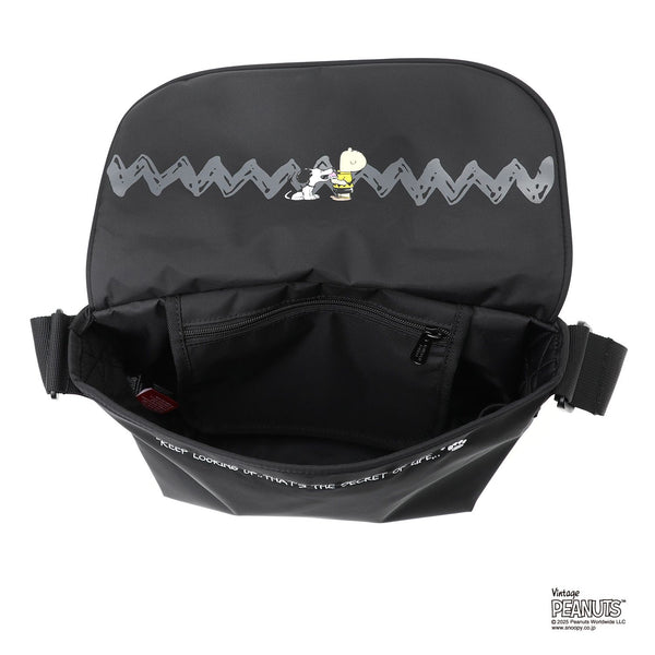 Manhattan Portage ( マンハッタンポーテージ ) CASUAL MESSENGER SLIM BP W/DIV MGNT PEANUTS 25 | ショルダーバッグ | バッグ | カバン | スヌーピー | コラボ | チャーリー・ブラウン | 1605JRSBPDMGNTPNS25 | まんはったんぽーてーじ | アウトドア | お出かけ