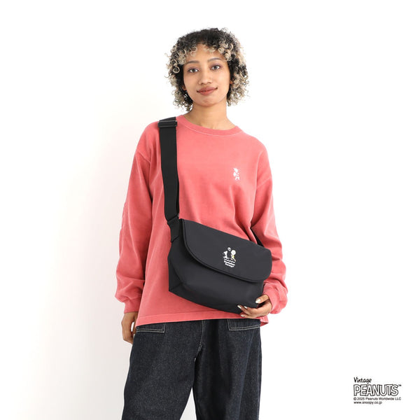 Manhattan Portage ( マンハッタンポーテージ ) CASUAL MESSENGER SLIM BP W/DIV MGNT PEANUTS 25 | ショルダーバッグ | バッグ | カバン | スヌーピー | コラボ | チャーリー・ブラウン | 1605JRSBPDMGNTPNS25 | まんはったんぽーてーじ | アウトドア | お出かけ