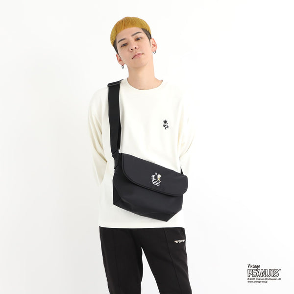 Manhattan Portage ( マンハッタンポーテージ ) CASUAL MESSENGER SLIM BP W/DIV MGNT PEANUTS 25 | ショルダーバッグ | バッグ | カバン | スヌーピー | コラボ | チャーリー・ブラウン | 1605JRSBPDMGNTPNS25 | まんはったんぽーてーじ | アウトドア | お出かけ