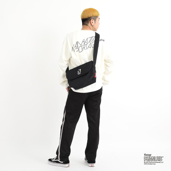 Manhattan Portage ( マンハッタンポーテージ ) CASUAL MESSENGER SLIM BP W/DIV MGNT PEANUTS 25 | ショルダーバッグ | バッグ | カバン | スヌーピー | コラボ | チャーリー・ブラウン | 1605JRSBPDMGNTPNS25 | まんはったんぽーてーじ | アウトドア | お出かけ