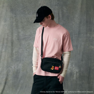 Manhattan Portage ( マンハッタンポーテージ ) JOGGER ( L ) JPN VER 2 500D CORDURA 25 / POOH | バッグ | ショルダーバッグ | 薄い | 薄型 | プーさん | MP1404L2-500PH25 | お出かけ | アウトドア | レジャー | チャーム | 可愛い