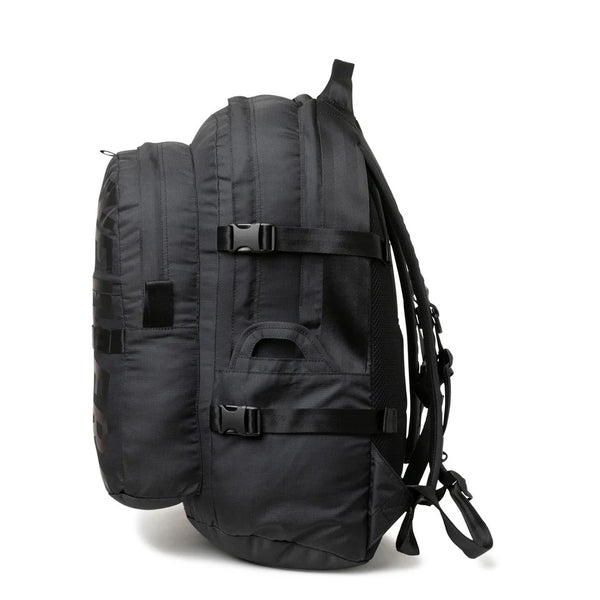 NEW ERA ( ニューエラ ) キャリアパック 35L ライトウェイト プリントロゴ ブラック × ブラック | リュック | リュックサック | バックパック | デイパック | 旅行 | 通勤 | 通学 | 14521350 | 大容量 | アウトドア | キャンプ | にゅーえら
