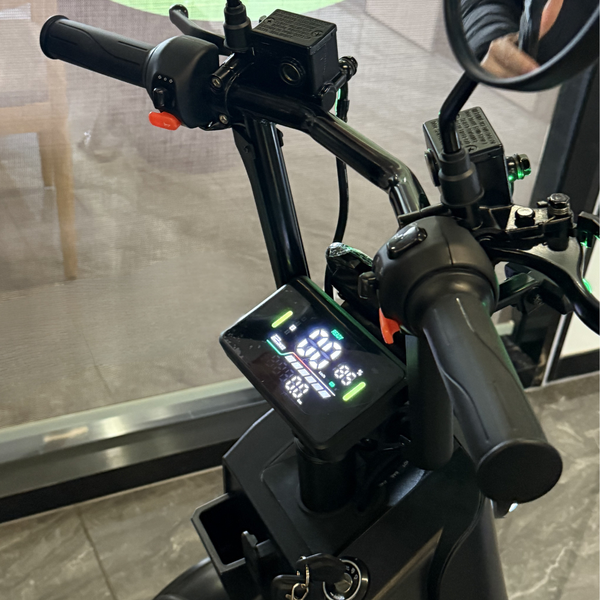 ELEMOs ( エレモーズ ) エレキャリーシリーズ 特定小型四輪 電動モビリティ 電動カート 電動車 免許不要 公道走行可能 カーゴタイプ カラフルキャリー 大容量収納 積載 120L 近距離移動 シニア 高齢者 買い物 通院 お出かけ 日常使い EV 電気自動車