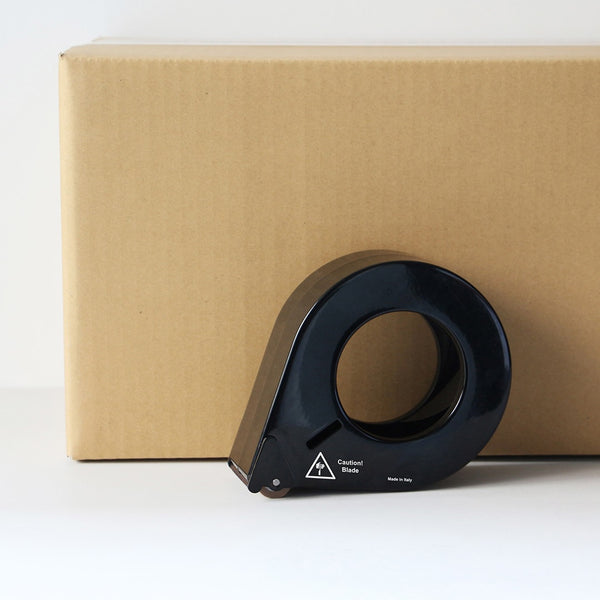 DETAIL ( ディテール ) Hand Tape Dispenser D1/50mm ハンド テープ ディスペンサー | プロ品質のデザインテープディスペンサー | テープ台 | テープカッター | 実用性 | カラフル | ヴィヴィッド | カラーリング | 3741 | 文具 | でぃてーる