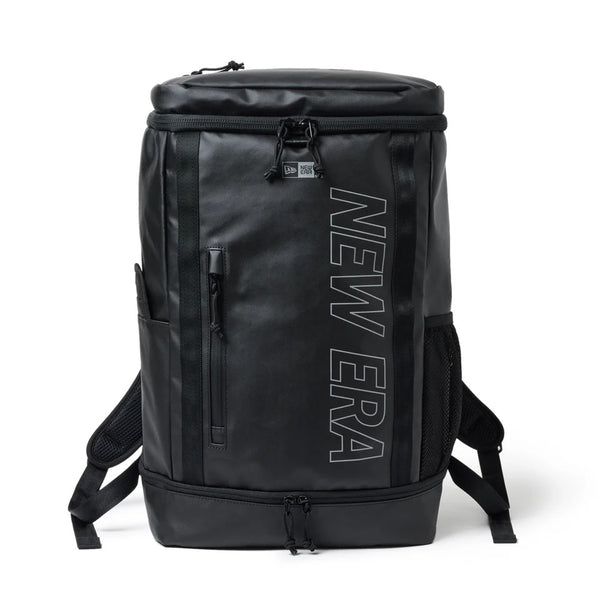 NEW ERA ( ニューエラ ) ボックスパック 32L TPU プリントロゴ アウトライン ブラック × リフレクトシルバー | リュック | リュックサック | バックパック | 通勤 | 通学 | アウトドア | PC収納 | 靴収納 | 14521358