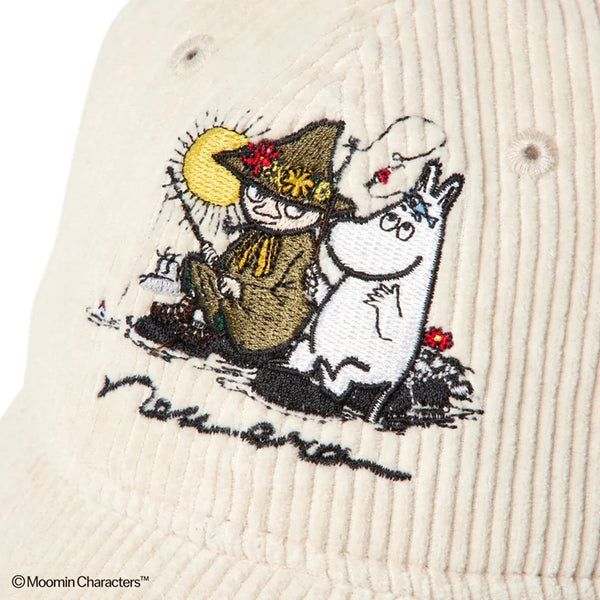 NEW ERA ( ニューエラ ) 9TWENTY Moomin ムーミン スナフキン 8W Corduroy コーデュロイ キャップ 帽子 クロームホワイト メンズ レディース ユニセックス 9TWENTYキャップ ムーミングッズ コラボ おしゃれ カジュアル 15154848