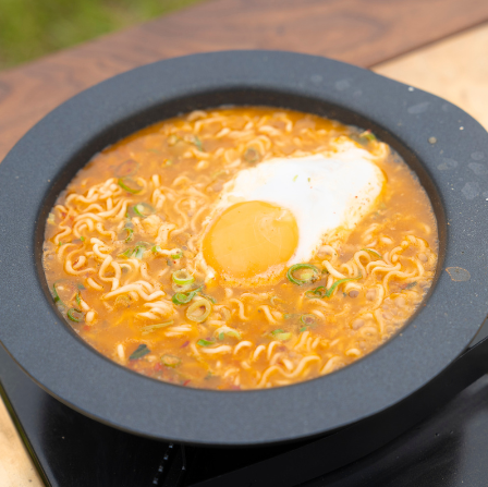 GRANDOOR ( グランドア ) DISHGRILL | ディッシュグリル | お皿 | アウトドア | キャンプ | 調理 | 器 | フライパン | 洗い物が減る | 陶器 | 焦げ付かない | 洗いやすい | 深み | シンプル | オーブン可 | スタッキング | コンパクト | ぐらんどあ