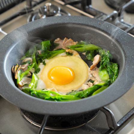 GRANDOOR ( グランドア ) DISHGRILL | ディッシュグリル | お皿 | アウトドア | キャンプ | 調理 | 器 | フライパン | 洗い物が減る | 陶器 | 焦げ付かない | 洗いやすい | 深み | シンプル | オーブン可 | スタッキング | コンパクト | ぐらんどあ