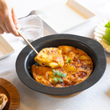 GRANDOOR ( グランドア ) DISHGRILL | ディッシュグリル | お皿 | アウトドア | キャンプ | 調理 | 器 | フライパン | 洗い物が減る | 陶器 | 焦げ付かない | 洗いやすい | 深み | シンプル | オーブン可 | スタッキング | コンパクト | ぐらんどあ