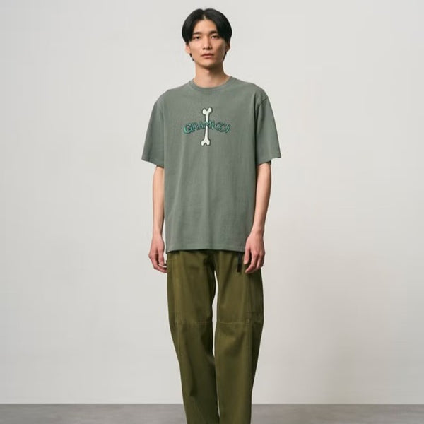 GRAMICCI ( グラミチ ) ボーンTシャツピグメントダイ Tシャツ 半袖Tシャツ カットソー クルーネック ユニセックス トップス コットン ピグメントダイ ヴィンテージライク 古着風 カジュアル アウトドア キャンプ レジャー タウンユース 春夏 グラミチTシャツ G6FM-T100