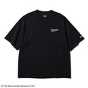 NEW ERA ( ニューエラ ) 半袖 オーバーサイズド コットン Tシャツ The Met ブラック | シャツ | 半袖Tシャツ | 黒色 | にゅーえら | 14457270 | ユニセックス | ゆとり | コットン | 夏服 | バックプリント | カジュアル