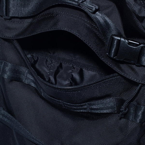 NEW ERA ( ニューエラ ) キャリアパック 35L ブラック | リュック | リュックサック | バックパック | 通勤 | 通学 | 黒色 | サイドポケット | 収納ポケット | 約35L | アウトドア | キャンプ | 旅行 | レジャー | 便利 | 14521349 | デイパック | にゅーえら | ユニセックス
