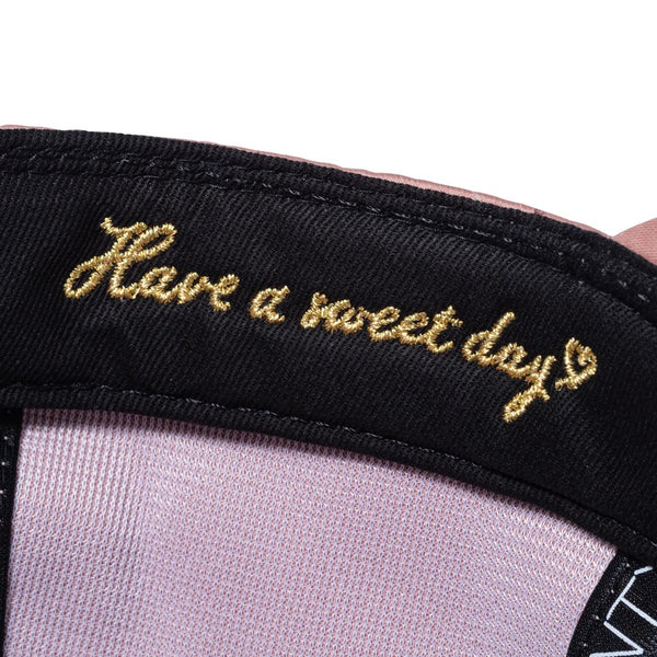 NEW ERA ( ニューエラ ) 9TWENTY Valentine's Day サテン ニューヨーク・ヤンキース ピンクベージュ | 帽子 | キャップ | 日よけ | バレンタイン | プレゼント | ギフト | ポリエステル | サイズ調整 | 野球帽 | にゅーえら | 14908290