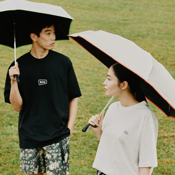 KiU ( キウ ) オールウェザーアンブレラ コンパクトタイプ  | 折りたたみ傘 | 晴雨兼用 | 日傘 | 雨傘 | 完全遮光 | UVカット | 100％ | つゆ先カバー | パイピング | ユニセックス | メンズ | レディース | 男女兼用 | ブラック | オフホワイト | K512 | 持ち運び | 通勤