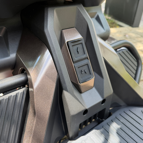 ELEMOs ( エレモーズ ) ELEGRANシリーズ SUPER ELEGRAN スーパーエレグラン / G-class / F-class 特定小型四輪 EV 電動四輪車 免許不要 公道走行可能 電動モビリティ シニアカー 電動カート フラッグシップ