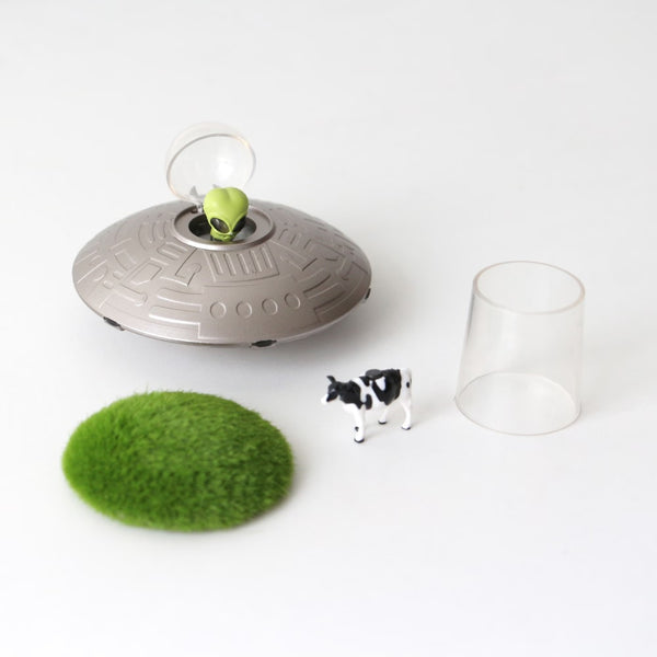 DETAIL ( ディテール ) Toy & Book " UFO Cow Abduction "トイ&ブック ” UFOカウアブダクション " | 宇宙人とUFOがモチーフのトイ | 置物 | インテリア | プレゼント | ギフト | ウシ | 牛 | 宇宙人 | <br>3740BUA | でぃてーる