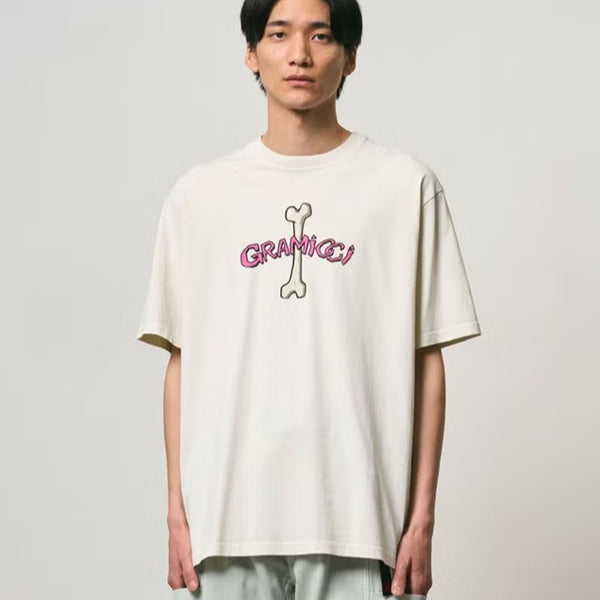 GRAMICCI ( グラミチ ) ボーンTシャツピグメントダイ Tシャツ 半袖Tシャツ カットソー クルーネック ユニセックス トップス コットン ピグメントダイ ヴィンテージライク 古着風 カジュアル アウトドア キャンプ レジャー タウンユース 春夏 グラミチTシャツ G6FM-T100