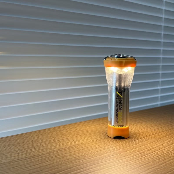 【お一人様各色1点まで】GOAL ZERO ( ゴールゼロ ) ライトハウス マイクロ フラッシュ Lighthouse Micro Flash LEDランタン コンパクトランタン キャンプ アウトドア USB充電 ソーラー充電 150ルーメン 防災 ライト 懐中電灯 日本限定カラー ホワイト オレンジ 32005WHT 32005OR