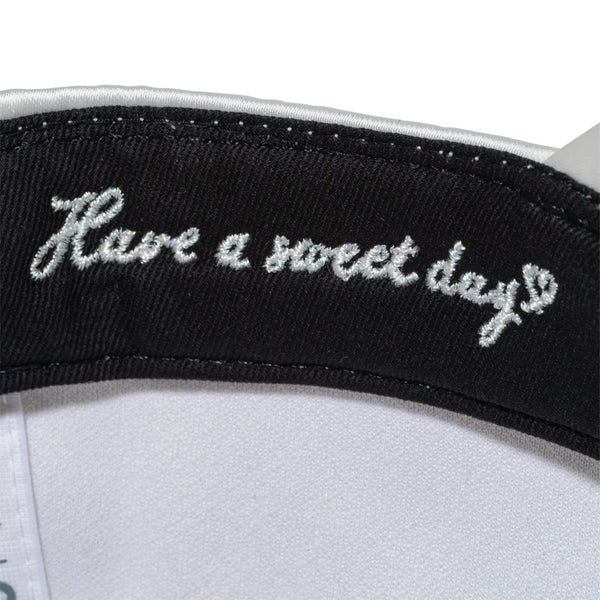 NEW ERA ( ニューエラ ) 9TWENTY White Day ニューヨーク・ヤンキース クローム | 帽子 | キャップ | サテン | クロスストラップ | サイズ調整 | ユニセックス | お出かけ | オシャレ | アウトドア | キャンプ | 14908286 | にゅーえら