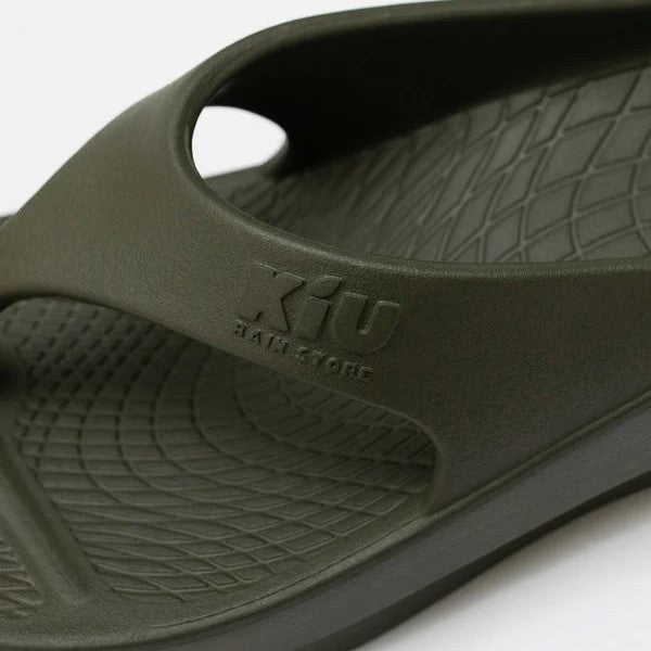 KiU ( キウ ) リカバリーサンダルタイプ-A K332 | サンダル | EVA素材 | ユニセックス | 厚底 | ロゴ | 高機能 | クッション性 | ブラック | 黒色