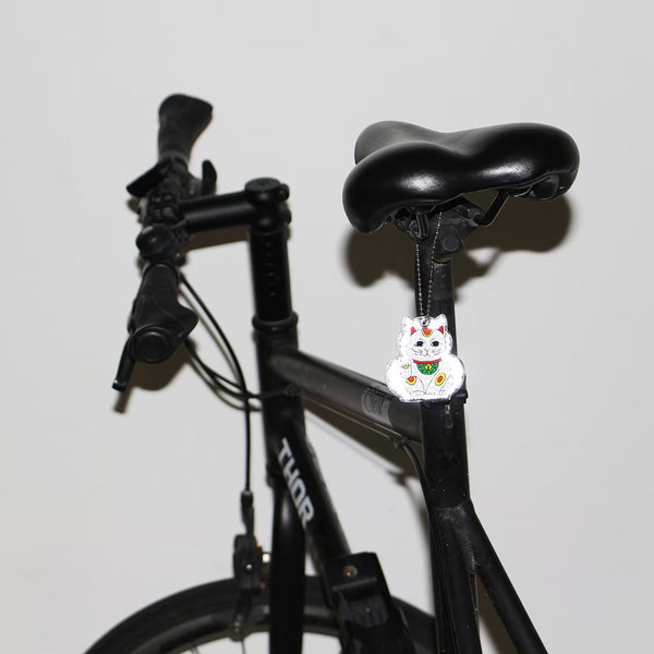 DETAIL ( ディテール ) Lucky Cat Reflector Midori Komatsu ラッキーキャット リフレクター | イラストレーターコラボ | 2倍光る | 自転車 | 夜道 | 散歩 | お出かけ | 安全 | 3743LCWH | でぃてーる