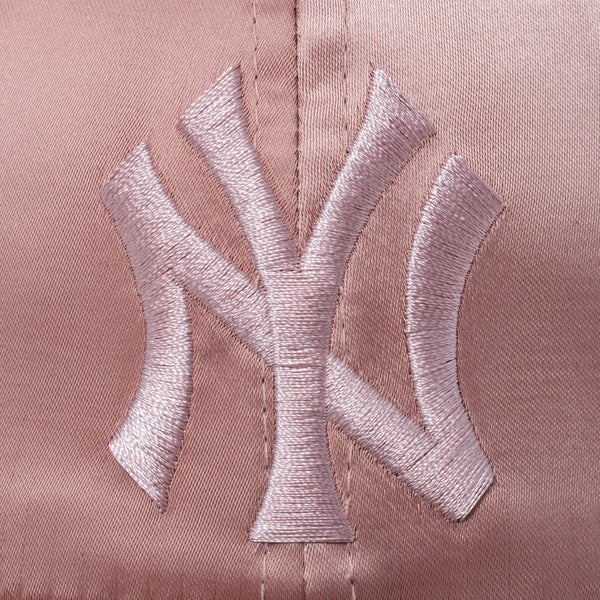 NEW ERA ( ニューエラ ) 9TWENTY Valentine's Day サテン ニューヨーク・ヤンキース ピンクベージュ | 帽子 | キャップ | 日よけ | バレンタイン | プレゼント | ギフト | ポリエステル | サイズ調整 | 野球帽 | にゅーえら | 14908290