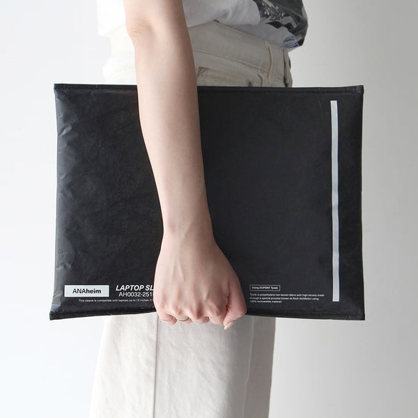 DETAIL ( ディテール ) ANAheim Laptop Sleeve 13inch | PCケース | クラフト | グレー | ブラック | 軽量 | 高耐久 | クッション性 | キルティング | 持ち運び | かっこいい | 372113 | でぃてーる